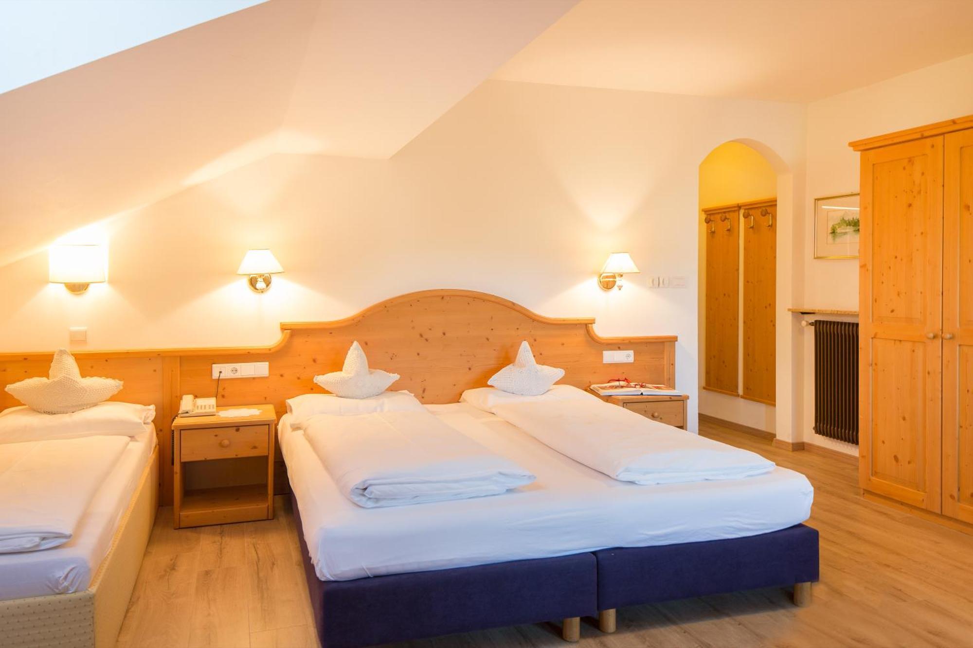 Hotel Krondlhof Brunico Quarto foto