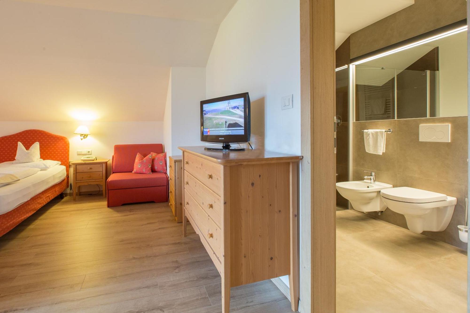 Hotel Krondlhof Brunico Quarto foto